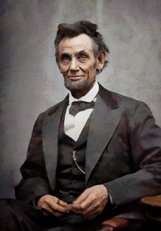 林肯在照片上看起来很瘦弱的样子,他身高有1米九多,在上任美国总统前