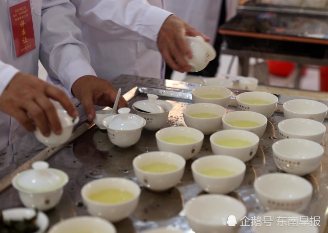 当日,2021年度安溪铁观音秋茶清香型"茶王赛"在剑斗新城开赛,吸引数百