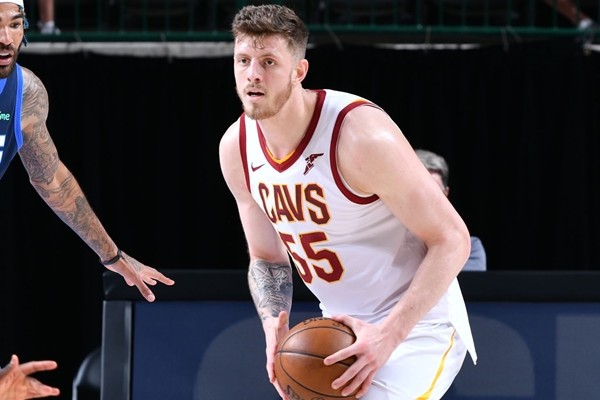 哈腾 17分钟9分6犯规！火箭旧将足够努力，周琦如他这样也能在NBA打球
