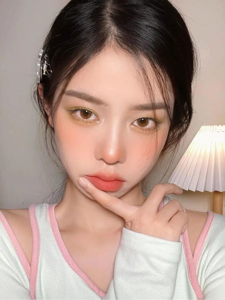 纯欲少女风妆容,显白又气质!