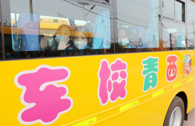 向群众汇报请群众阅卷 西青区校车试点运营发车为学生筑牢安全屏障 腾讯新闻