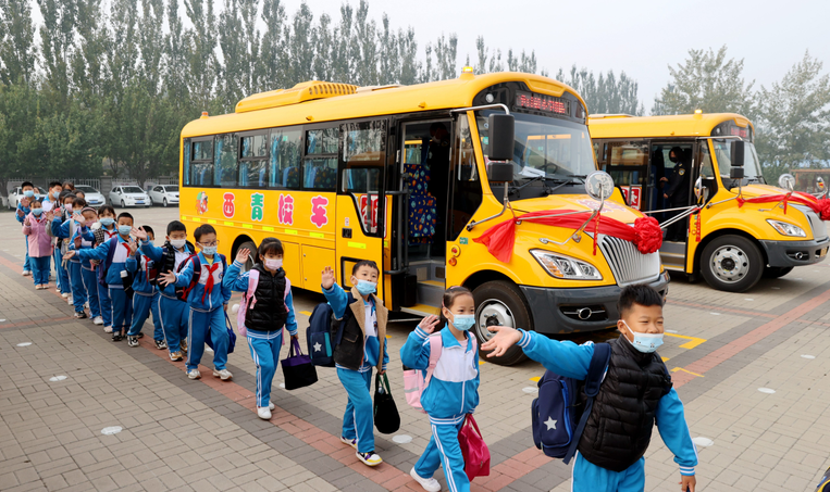 向群众汇报请群众阅卷 西青区校车试点运营发车为学生筑牢安全屏障 腾讯新闻
