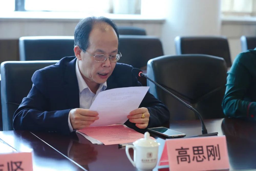 厦门市教育局德育处处长许志坚,福建省教科所基础教育研究室主任郭少