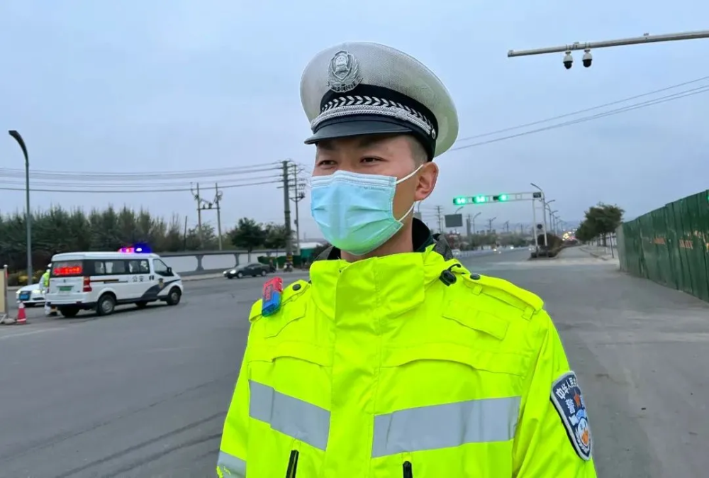 白银区公安民警"花式"提醒市民戴口罩_腾讯新闻