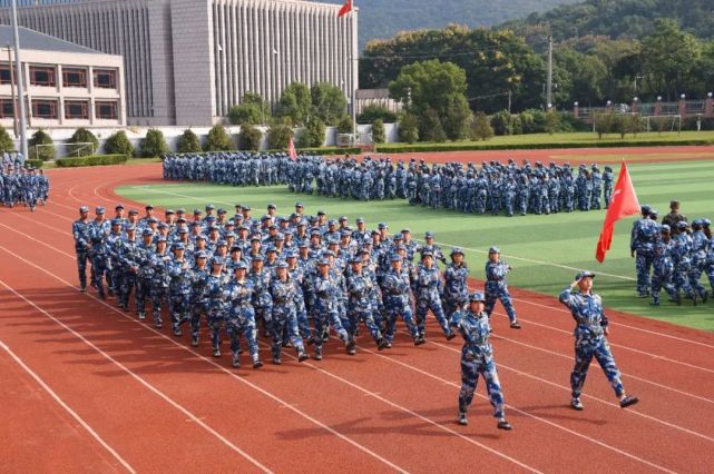 颯!炸!2021級新生軍訓匯演震撼來襲!