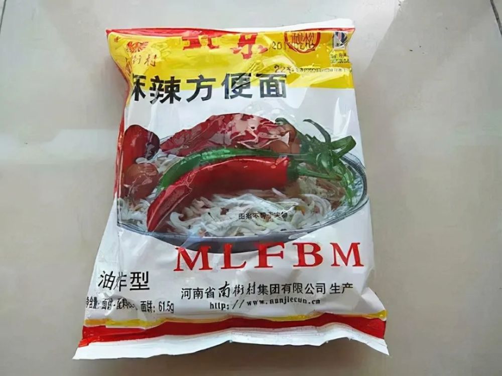 80后绿色包装方便面图片