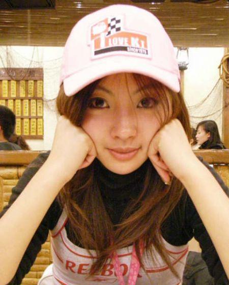 周令飞的大女儿周景欣高挑秀美,大学二年级时曾在台湾热门综艺节目