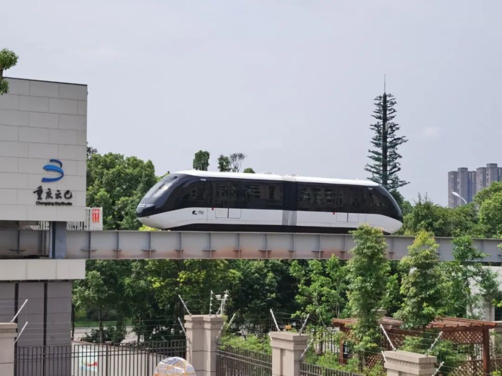 比亚迪云巴汇集了多项智慧城轨"黑科技",是绿色高效的出行方式.