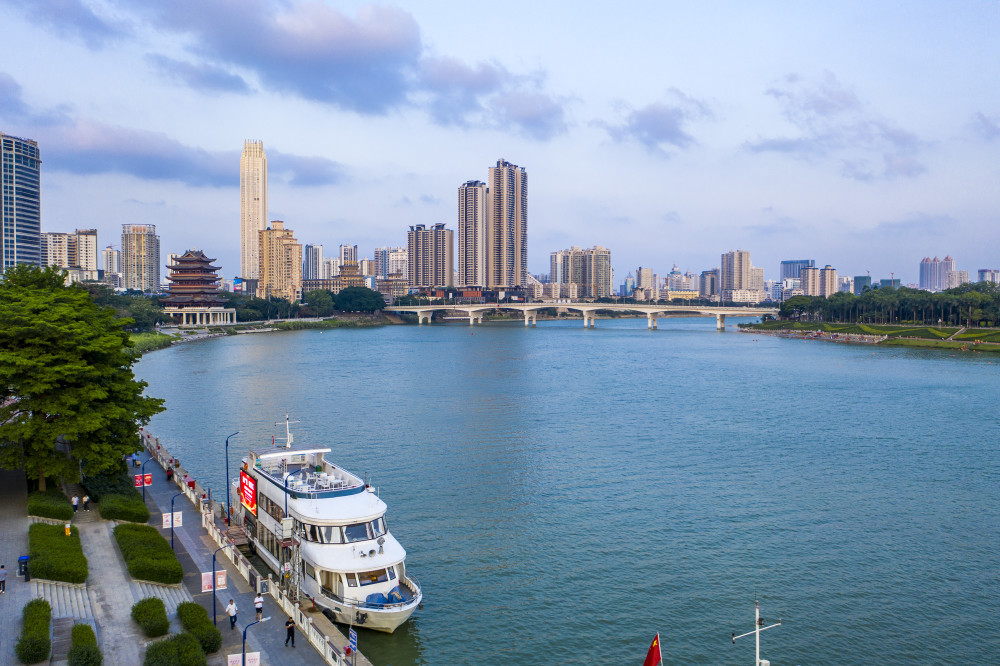 广西第一大城市南宁,摩天大楼超过成都,十年后能否成为一线城市