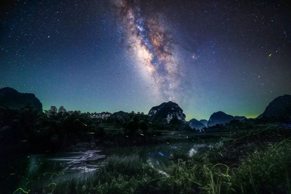 夜晚天幕上璀璨的星河,从古至今,耿耿星河欲曙天"