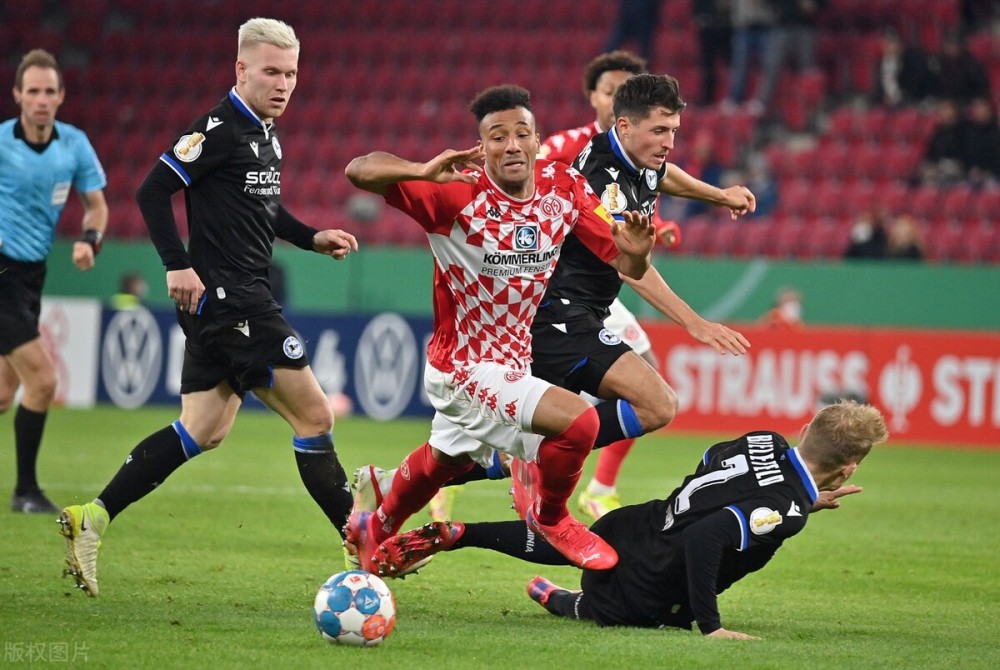 德甲 3-2，克洛普旧主大爆发，5分钟2球，加时绝杀，日本球星给武磊上了一课