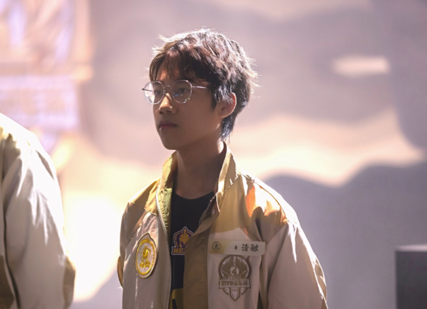 清融的实力毋庸置疑,在hero久竞的时候,清融一直都是队内的大腿.