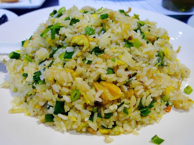 米饭的n种做法—第354课:韭菜鸡蛋炒饭