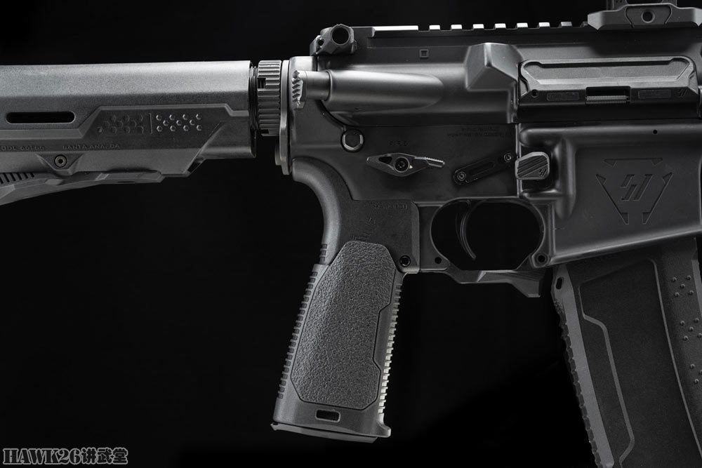 打击工业公司多角度小握把根据需要调节倾斜角度改善射击舒适度