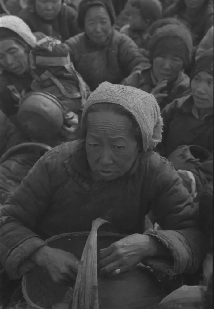 河南大饥荒的真实场景300万人死于饥饿一组图告诉你当年有多惨