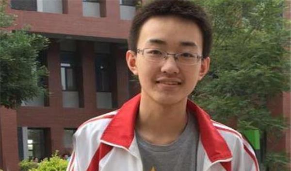 河北衡中学霸袁嘉玮:高考706分被清华北大疯抢,称学