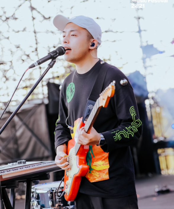 周迅小13岁男友身份曝光马赛克乐队吉他手自称少女杀手