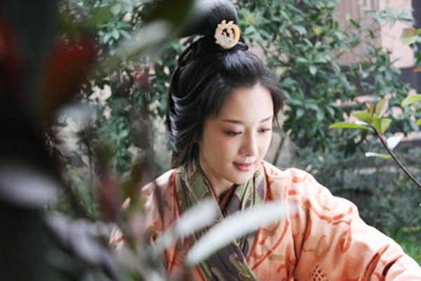 重温《新三国》发现了熟悉的身影,柔弱不能自理的"朱曼娘"