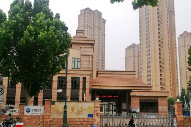 育婴里小学(曙光路校区),育婴里二小(天泰校区),育婴里三小(育英校区)