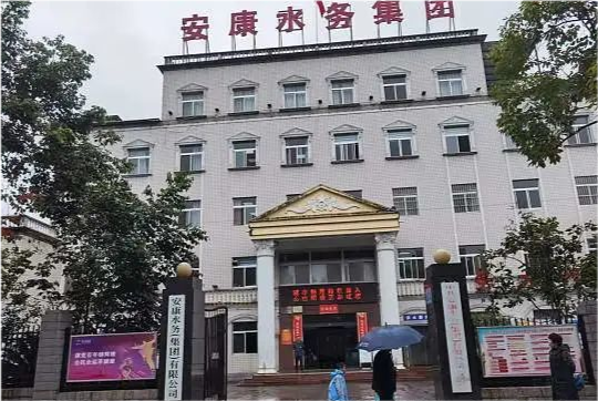 陕西安康一小区两位老人一个月用水1267吨水务集团和小区物业均表示无