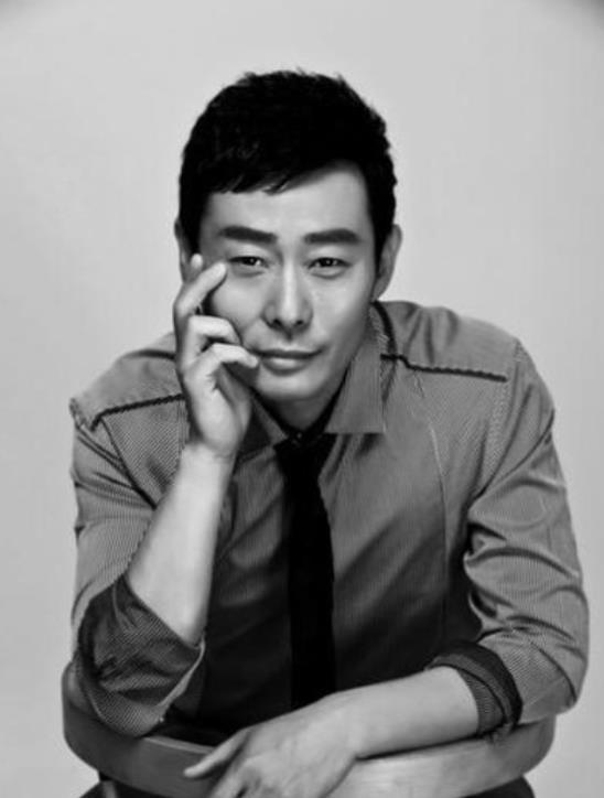 一亮相就是"谍战脸",平心而论,《前行者》要感谢金牌配角霍青