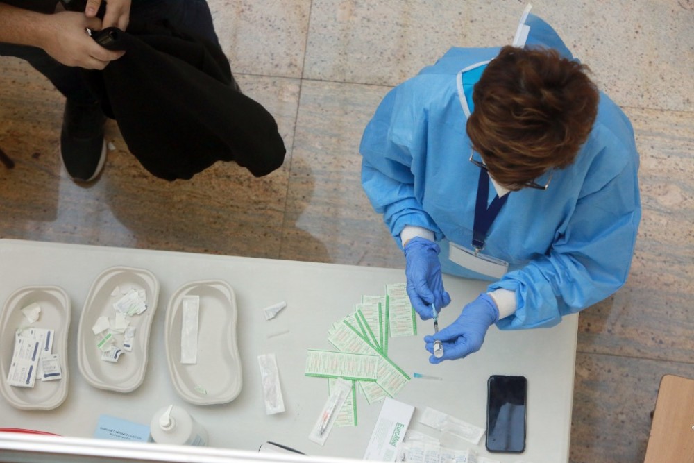 观天下欧洲疫情新冠病例激增欧洲疫情寒冬将至