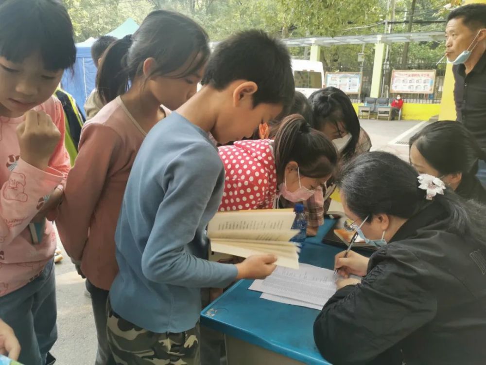 株洲市图书馆阅读推广进校园——走进九方雪峰学校