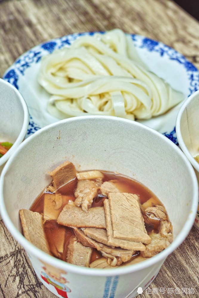 混搭碰撞而来—宝鸡虢镇烧肉面皮_腾讯新闻