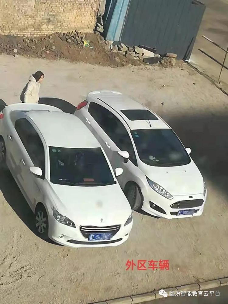 来源:临汾智能教育云 近日, 洪洞万安镇西梁村"90后"小伙 八抬大轿娶