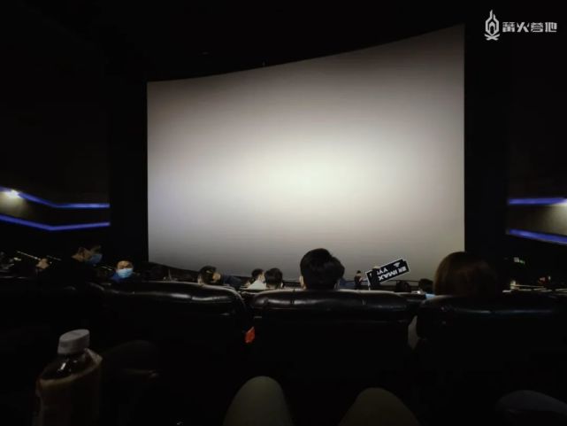 深夜鱼塘看电影就要看最好的