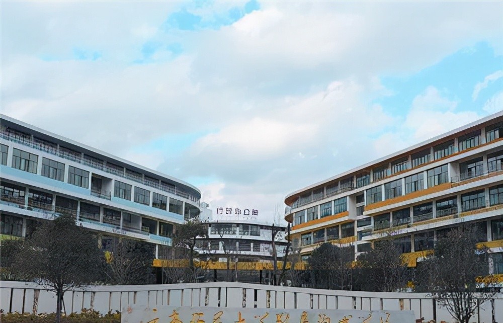 云南贵族学校图片