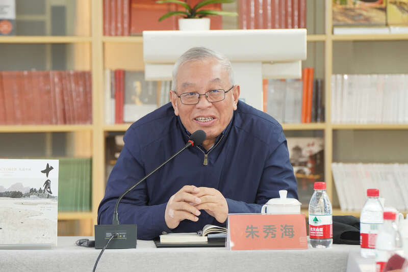 中国作家协会书记处书记邱华栋说,作品塑造的支前女英雄赵秀英,充分