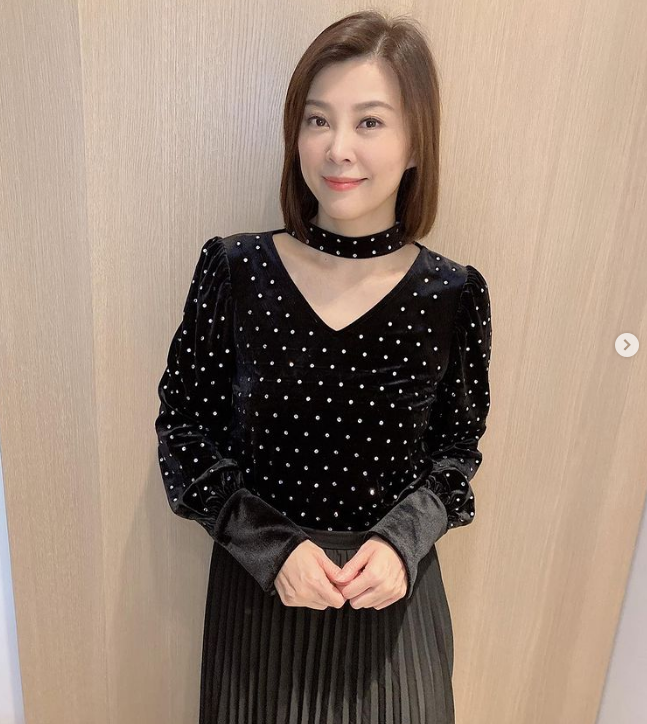 49岁方馨晒22岁旧照,自曝冻龄秘诀,肌肤媲美少女_腾讯新闻