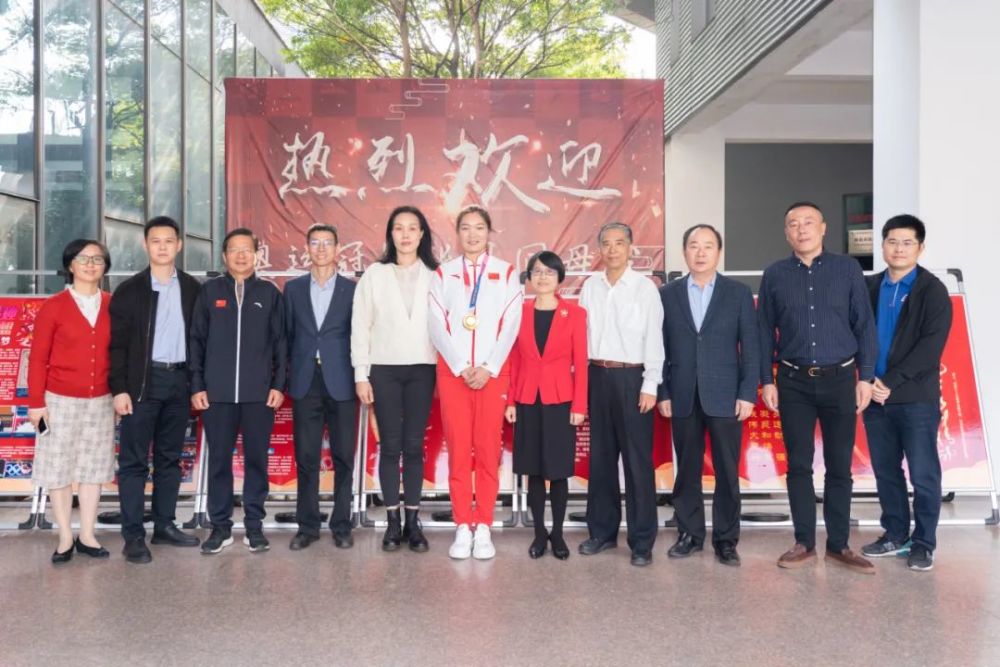 奥运冠军张灵回青浦啦