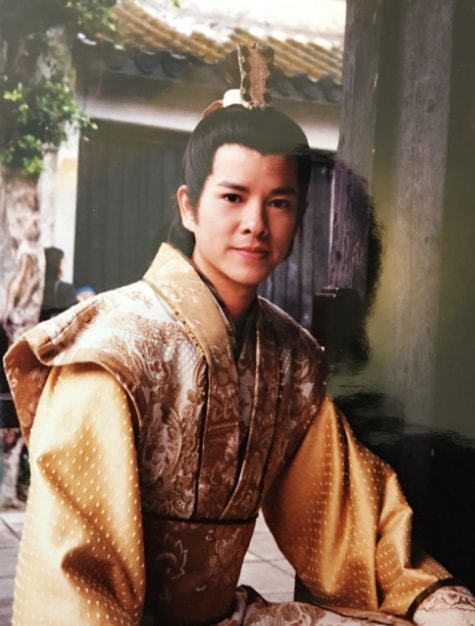 女神选择嫁给了"反派"马文才饰演者陈嘉辉,两人相恋多年,感情甚笃