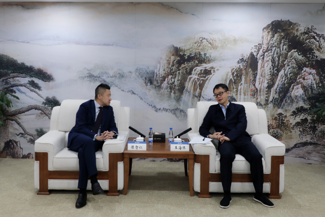 王海怀会见东亚银行(中国)有限公司行长助理陈智仁