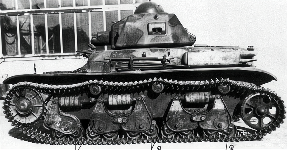 作为r35的设计,生产公司,雷诺也提出了自己的改进计划,第一款改进型没