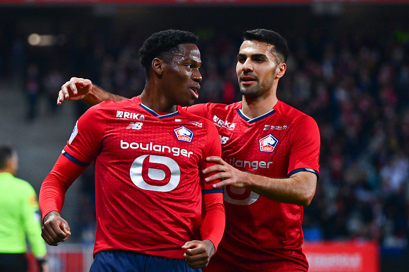 法甲巴黎圣日耳曼vs里尔卫冕冠军状态不佳大巴黎有望继续领跑