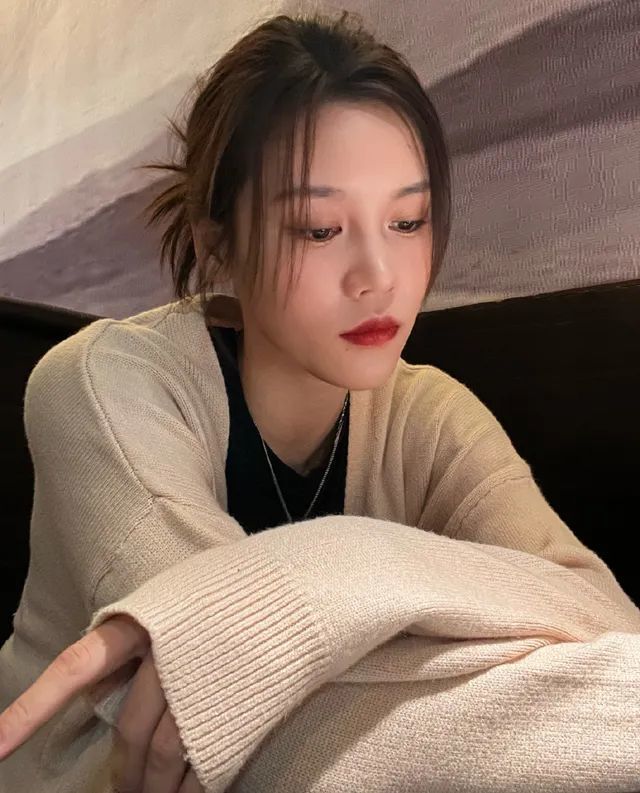 奥运亚军刘灵玲晒照眼神迷离却充满诱惑美女摆啥造型都惊艳