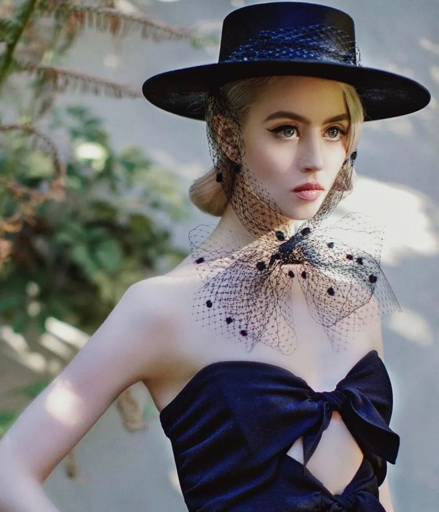 《全美超模》的她结婚了,古怪气质把结婚照拍成恐怖片既视感