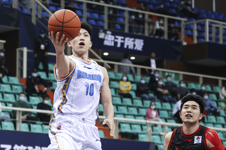 1分1篮板1失误寒冰射手史鸿飞凭什么和郭艾伦一样拿顶薪合同