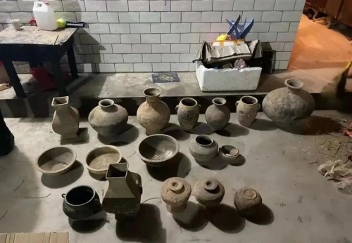 见民警神情紧张想加油逃跑背后竟牵出一倒卖文物团伙