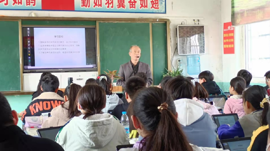 本次同課異構教學由懷遠縣古城學校趙生紅老師,懷遠縣荊塗學校葛廷庚