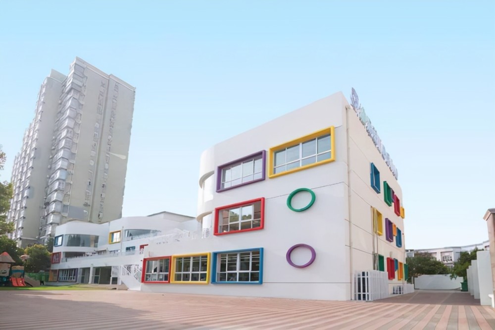 因此, 雙語幼兒園,全腦幼兒園以及貴族幼兒園等都在家長的考慮範圍之