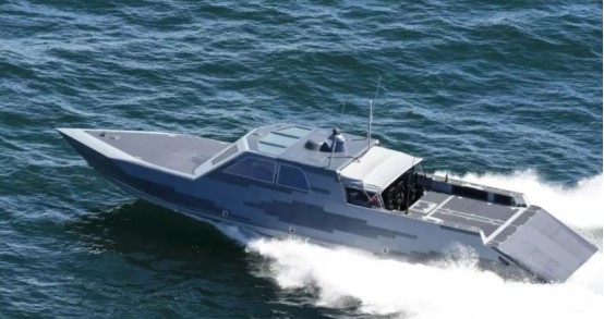 英国港口出现神秘突击艇,具有隐形功能,英国海军对此事闭口不谈_腾讯