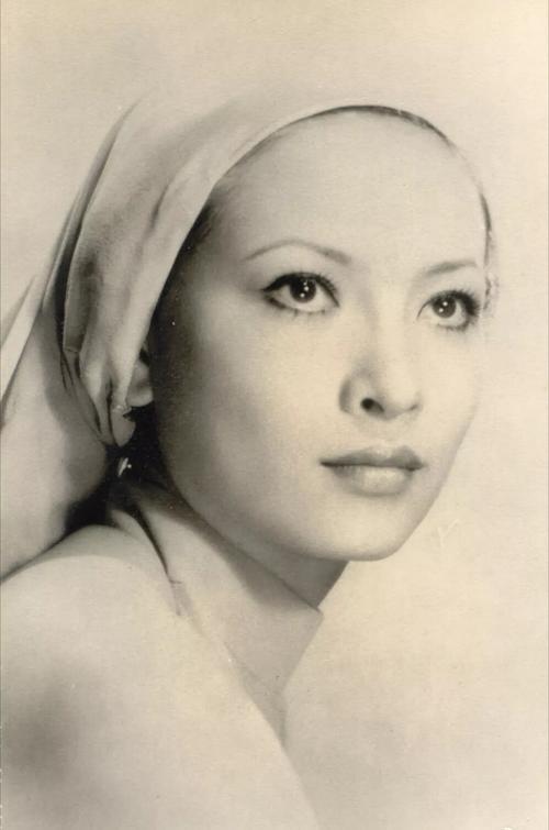 丈夫去世后,她继承了汤姆森的第一个产品.徐峰比你想得要更努力