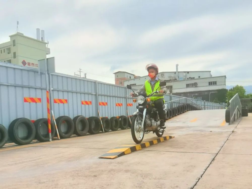 单边桥▲坡道定点▲靠边停车▲科目二路考希望考生们好好练车认真