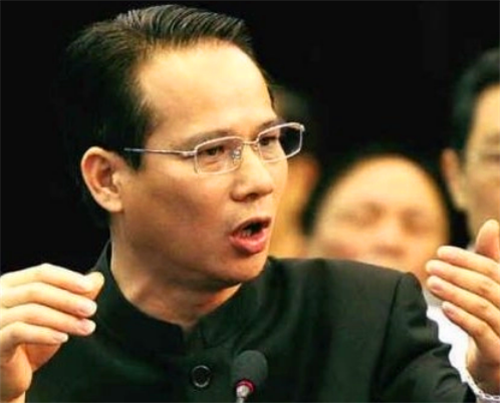 "东莞太子"梁耀辉:人前是慈善大使,人后却是坏事做尽的黑老大_腾讯