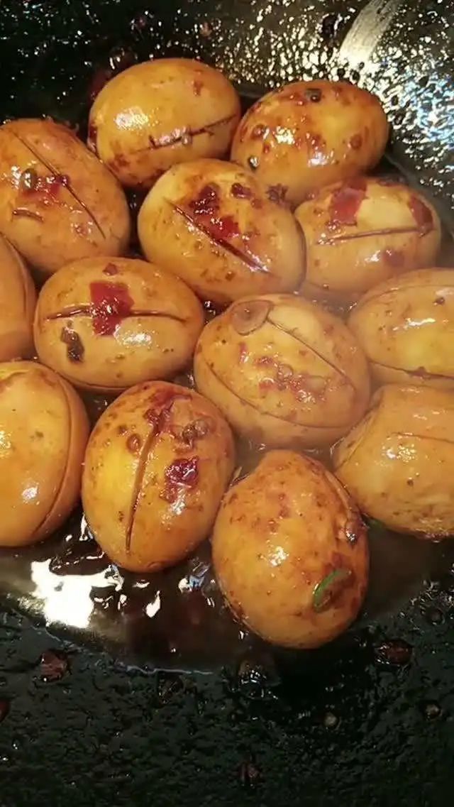 香辣卤蛋的做法做法简单吃着也放心