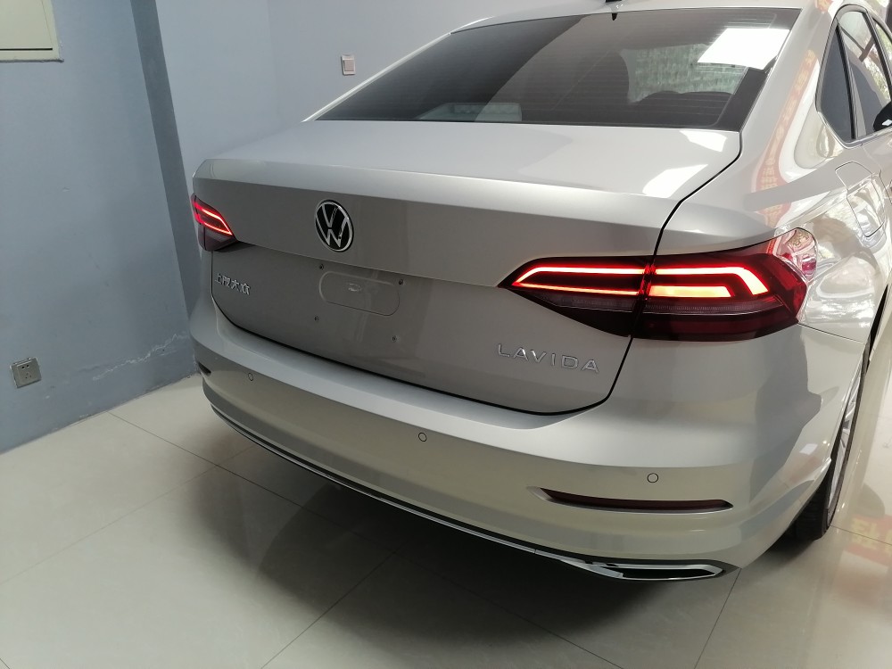 实拍21款大众朗逸,外观似cc,商务感出色,油耗5.6l,优惠给力_腾讯新闻